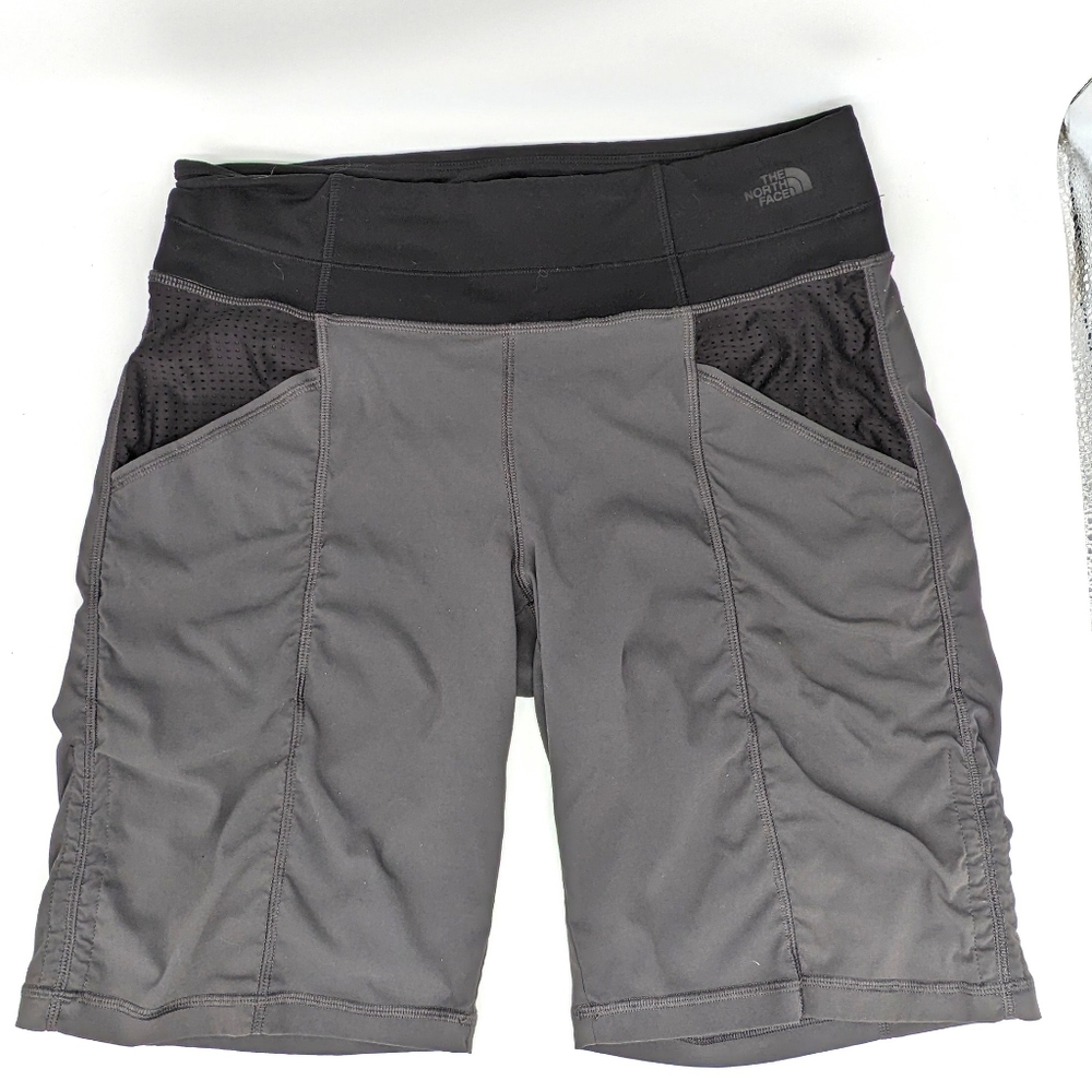 The North Face FlashDry Active Gray & Black Pull on Shorts Women's Size Small